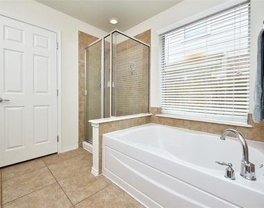 7215 Ravenswood - Photo Thumbnail 15