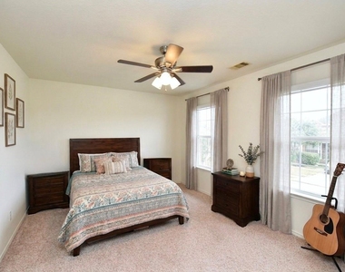 7215 Ravenswood - Photo Thumbnail 17