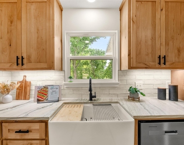 90 Coolcrest Drive - Photo Thumbnail 5