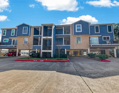 18515 Egret Bay Boulevard - Photo Thumbnail 14
