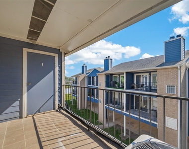18515 Egret Bay Boulevard - Photo Thumbnail 13