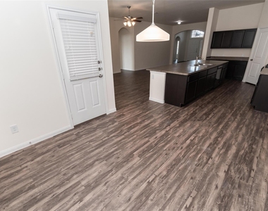 29607 Clover Shore Drive - Photo Thumbnail 4