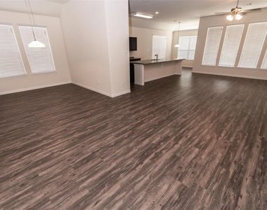 29607 Clover Shore Drive - Photo Thumbnail 5