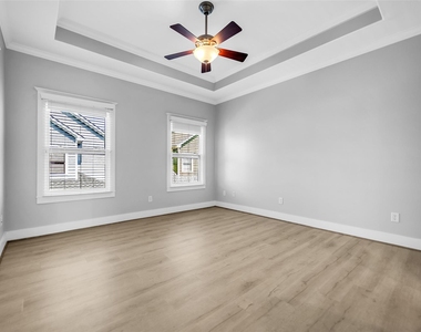 1029 W 15th 1/2 Street - Photo Thumbnail 11