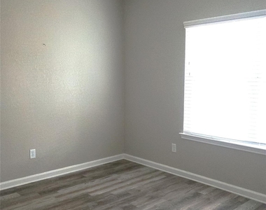 617 Edgar Street - Photo Thumbnail 6