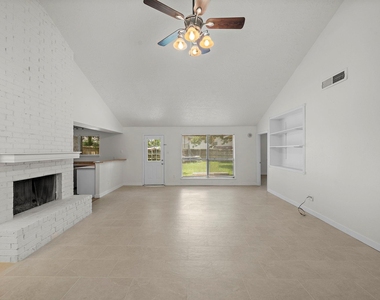 13815 Grosvenor Street - Photo Thumbnail 3