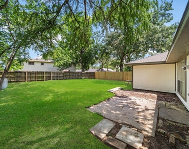 13815 Grosvenor Street - Photo Thumbnail 31