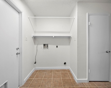 13815 Grosvenor Street - Photo Thumbnail 30