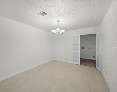 13815 Grosvenor Street - Photo Thumbnail 9