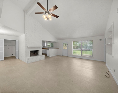 13815 Grosvenor Street - Photo Thumbnail 5