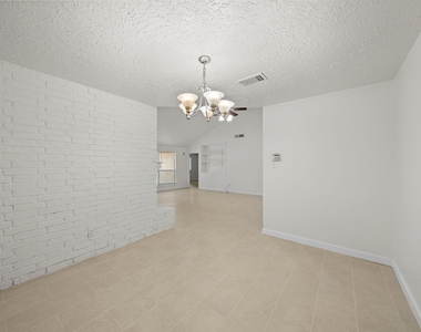 13815 Grosvenor Street - Photo Thumbnail 10