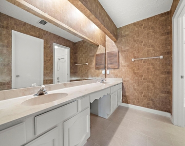 13815 Grosvenor Street - Photo Thumbnail 26