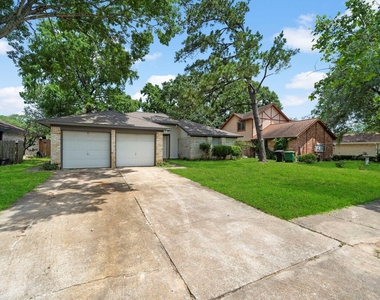 13815 Grosvenor Street - Photo Thumbnail 1