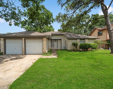 13815 Grosvenor Street - Photo Thumbnail 2