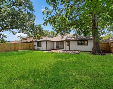 13815 Grosvenor Street - Photo Thumbnail 34