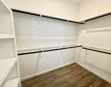 11555 Persimmon Street - Photo Thumbnail 12