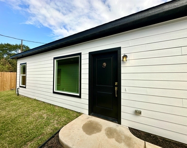 11555 Persimmon Street - Photo Thumbnail 1