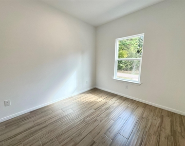 11555 Persimmon Street - Photo Thumbnail 17