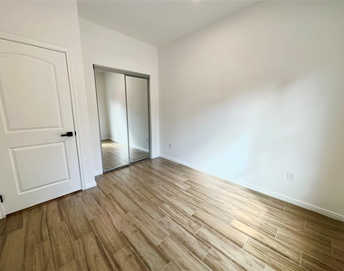 11555 Persimmon Street - Photo Thumbnail 18