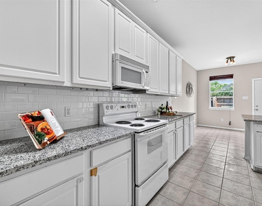 16855 Carrollton Creek Lane - Photo Thumbnail 9