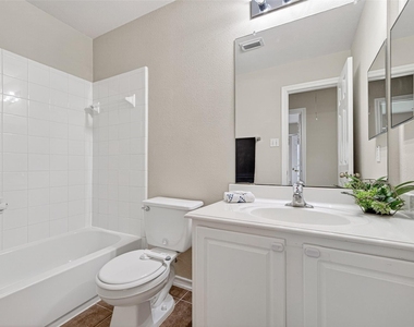 16855 Carrollton Creek Lane - Photo Thumbnail 15