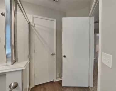 2918 Bison Bluff - Photo Thumbnail 9
