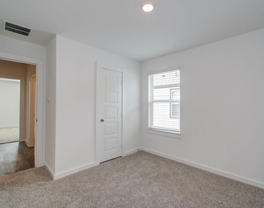 8922 Colicroot Drive - Photo Thumbnail 5