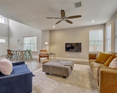 38 E Gaslight Place - Photo Thumbnail 2