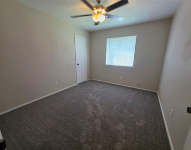 2777 Forest Point Drive - Photo Thumbnail 10