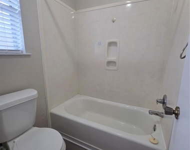 2777 Forest Point Drive - Photo Thumbnail 8