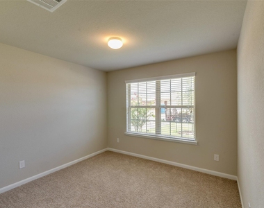 2213 Del Mar - Photo Thumbnail 5