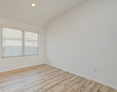 21343 Bering Reach Drive - Photo Thumbnail 9