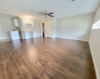 2711 S Brompton Drive - Photo Thumbnail 18