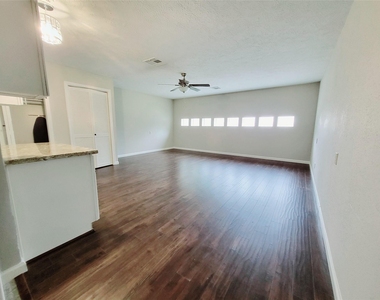 2711 S Brompton Drive - Photo Thumbnail 17