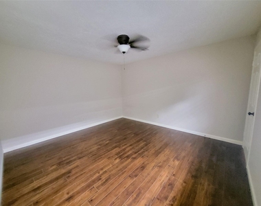 2711 S Brompton Drive - Photo Thumbnail 16