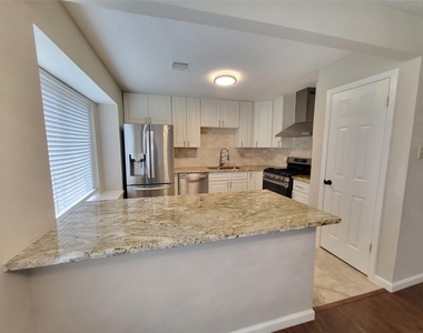 2711 S Brompton Drive - Photo Thumbnail 4