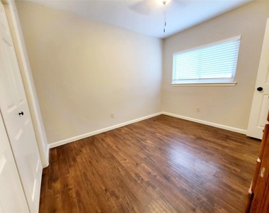 2711 S Brompton Drive - Photo Thumbnail 9