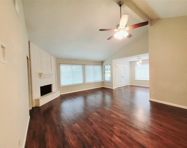 2711 S Brompton Drive - Photo Thumbnail 2