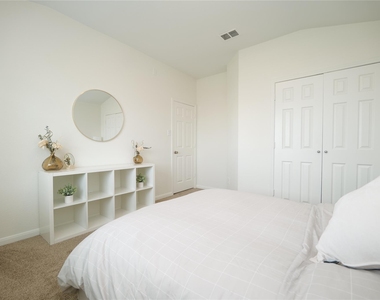 1203 Lavender Shade Court - Photo Thumbnail 27