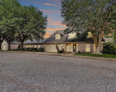 1502 Wimbledon Drive - Photo Thumbnail 3