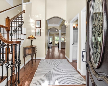 1502 Wimbledon Drive - Photo Thumbnail 4