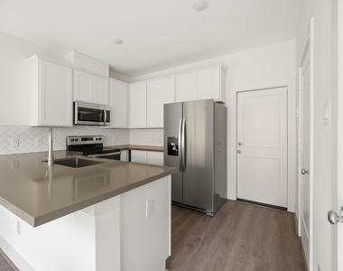 829 Paul Quinn Street - Photo Thumbnail 4