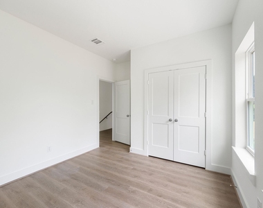 829 Paul Quinn Street - Photo Thumbnail 14