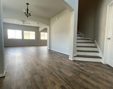 1502 Claremont Garden Circle - Photo Thumbnail 2