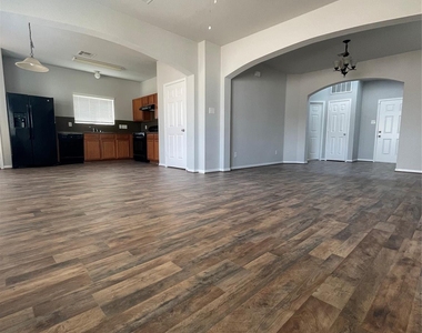 1502 Claremont Garden Circle - Photo Thumbnail 14