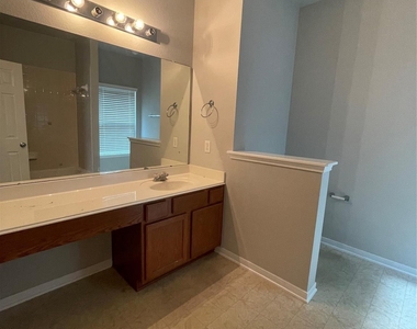 1502 Claremont Garden Circle - Photo Thumbnail 10