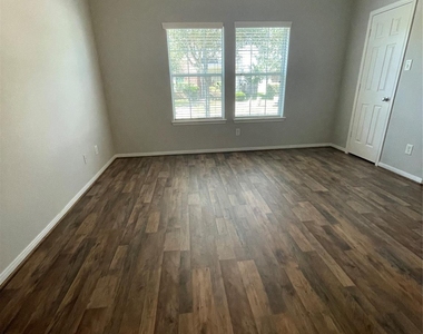 1502 Claremont Garden Circle - Photo Thumbnail 8
