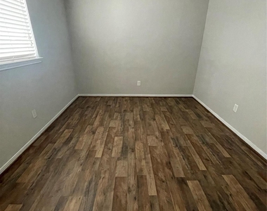 1502 Claremont Garden Circle - Photo Thumbnail 17