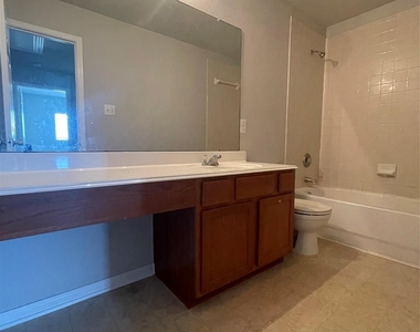 1502 Claremont Garden Circle - Photo Thumbnail 19