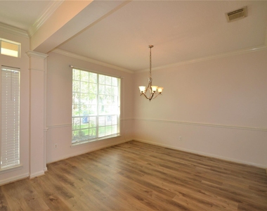 5007 Bellmead Drive - Photo Thumbnail 2